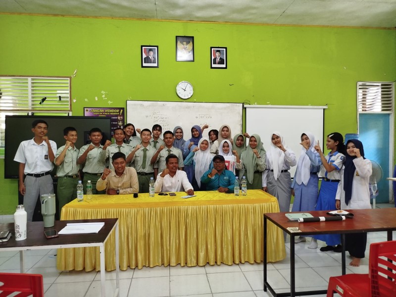 Dua Kepala Dinas Apresiasi Program Literasi SPS Riau di SMA Negeri 12 Pekanbarui