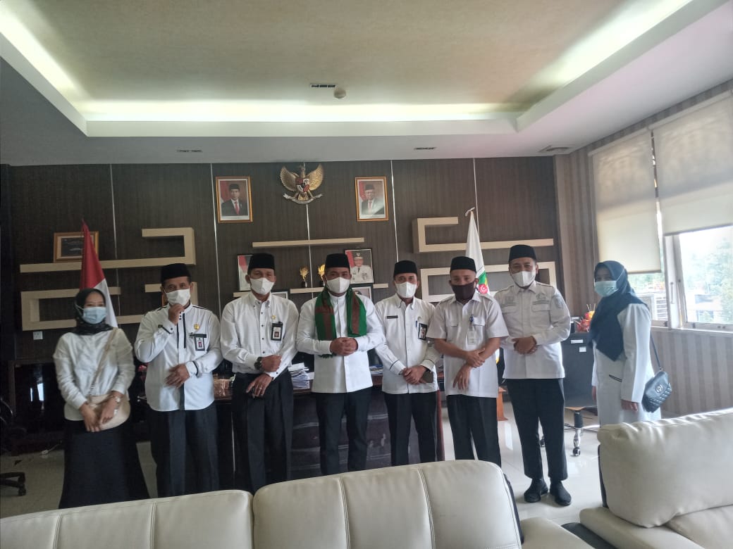 Bupati Pelalawan Zukri Misran Anggarkan TPG Guru pada APBDP 2021 dan APBD 2022 Bupati Pelalawan Zukri Misran Anggarkan TPG Guru pada APBDP 2021 dan APBD 2022i