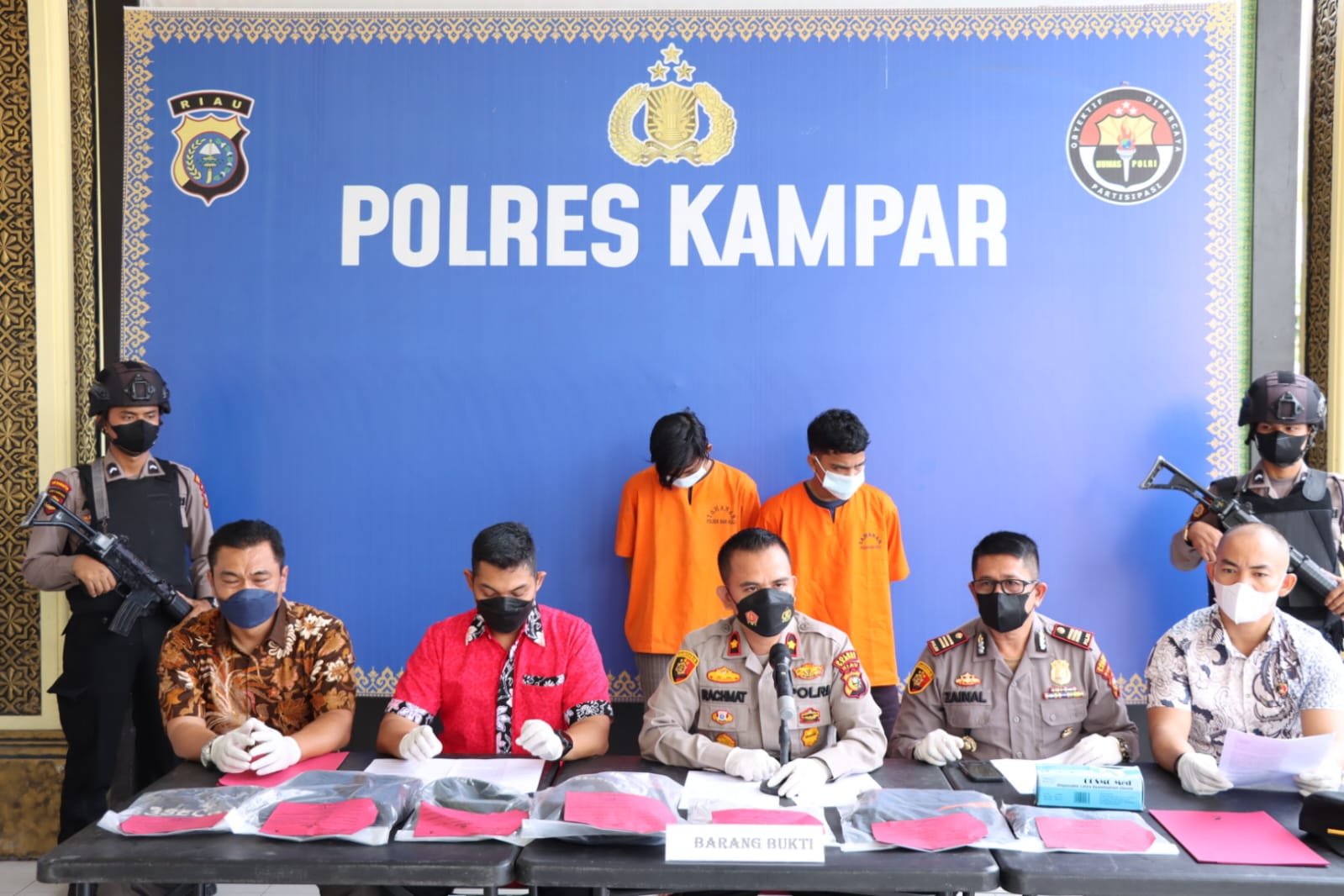 Polres Kampar Expose Ungkap Kasus Pembunuhan Terkait Mayat Yang Ditemukan di Siak Hulu Polres Kampar Expose Ungkap Kasus Pembunuhan Terkait Mayat Yang Ditemukan di Siak Hului