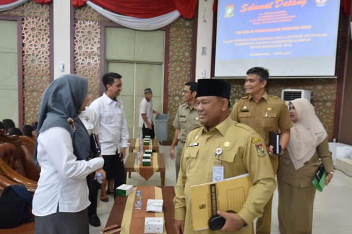 Sekda Kampar Minta OPD Berikan Data Lengkap ke BPK Sekda Kampar Minta OPD Berikan Data Lengkap ke BPKi
