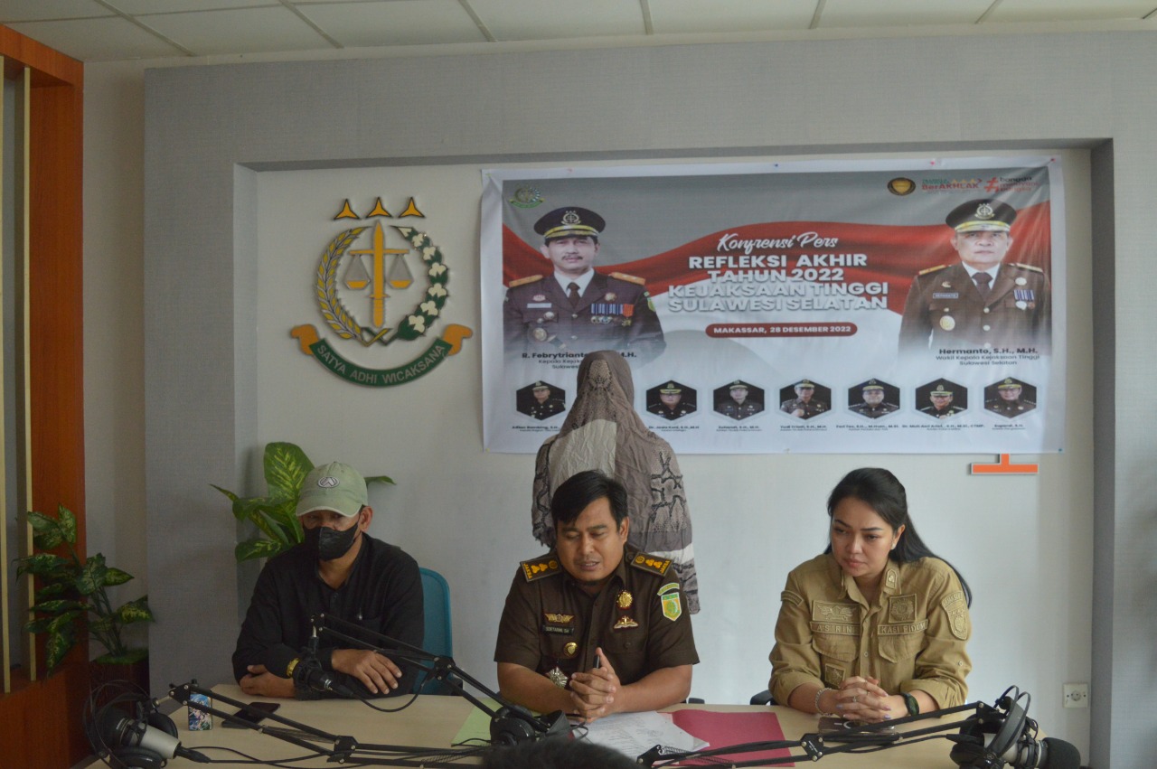 TIM TABUR INTELIJEN KEJATI SULSEL BERSAMA JAKSA EKSEKUTOR KEJARI MAKASSAR BERHASIL MENGAMANKAN BURONAN TINDAK PIDANA PENIPUAN BERLIAN PALSU TIM TABUR INTELIJEN KEJATI SULSEL BERSAMA JAKSA EKSEKUTOR KEJARI MAKASSAR BERHASIL MENGAMANKAN BURONAN TINDAK PIDANA PENIPUAN BERLIAN PALSUi