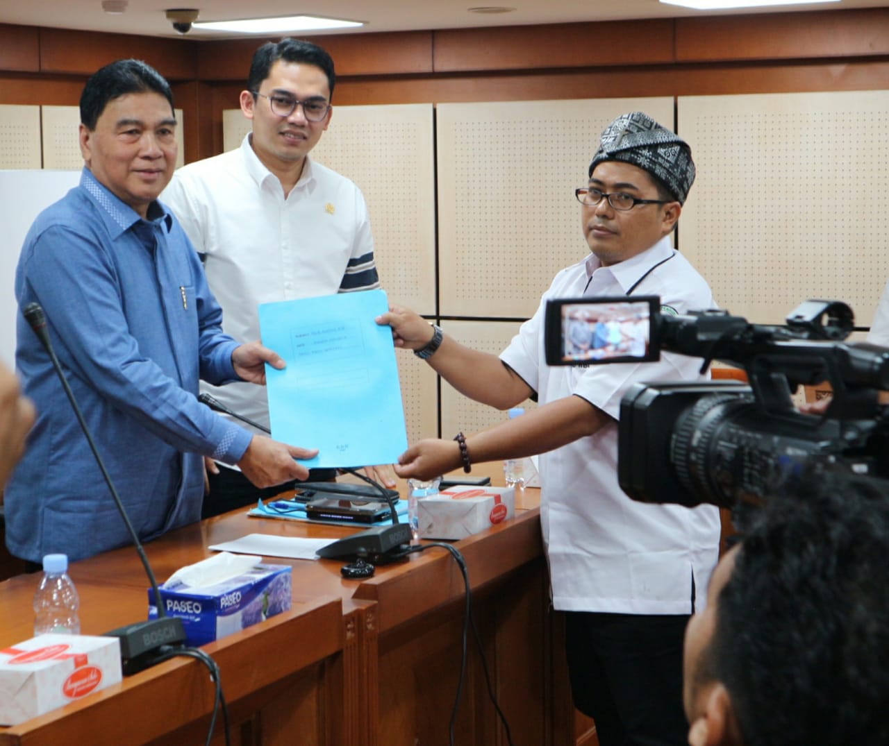 DPR RI Minta Jangan Ada Penghentian dan Pemotongan Gaji Guru Honorer DPR RI Minta Jangan Ada Penghentian dan Pemotongan Gaji Guru Honoreri