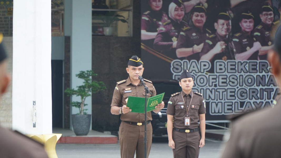 KOORDINATOR BIDANG TINDAK PIDANA KHUSUS KEJAKSAAN TINGGI RIAU MENJADI PENERIMA APEL KERJA PAGI KOORDINATOR BIDANG TINDAK PIDANA KHUSUS KEJAKSAAN TINGGI RIAU MENJADI PENERIMA APEL KERJA PAGIi