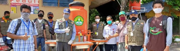 “Handwasher Station” dan 500 Lembar Masker Kain Bagi Masyarakat di Pasar Tradisional Pekanbaru “Handwasher Station” dan 500 Lembar Masker Kain Bagi Masyarakat di Pasar Tradisional Pekanbarui