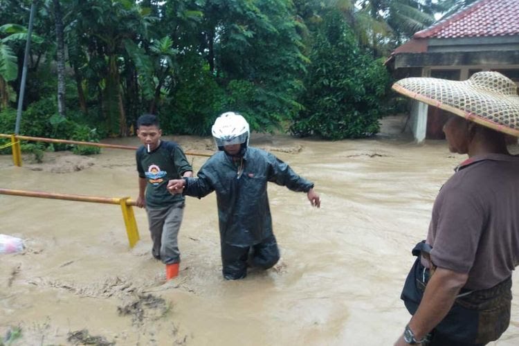Banjir di Jabodetabek Telan 9 Nyawa, BNPB Himbau Warga Mengungsi ke Tempat Aman Banjir di Jabodetabek Telan 9 Nyawa, BNPB Himbau Warga Mengungsi ke Tempat Amani