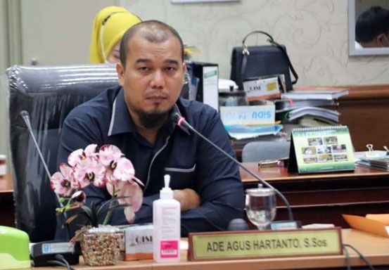 Salah Seorang Anggota KPID Riau yang Baru Dilantik Terancam Diganti Salah Seorang Anggota KPID Riau yang Baru Dilantik Terancam Digantii