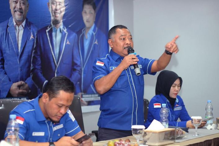 Demokrat Riau Sebut Asri Auzar Bukan Lagi Kader, Arwan Citra: Beliau Sudah Dipecat Demokrat Riau Sebut Asri Auzar Bukan Lagi Kader, Arwan Citra: Beliau Sudah Dipecati