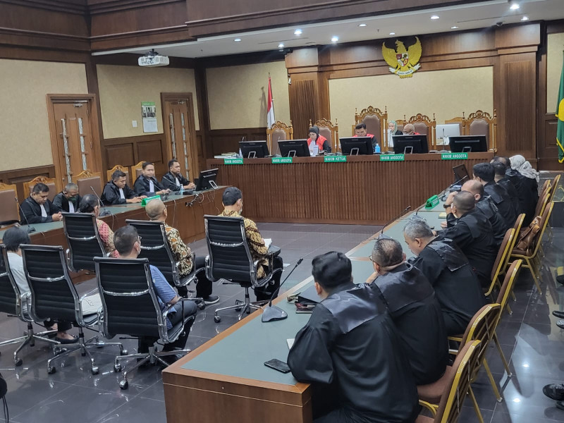 Pembacaan Putusan Sela terhadap  Terdakwa dalam Perkara PT Adhi Persada Realtii