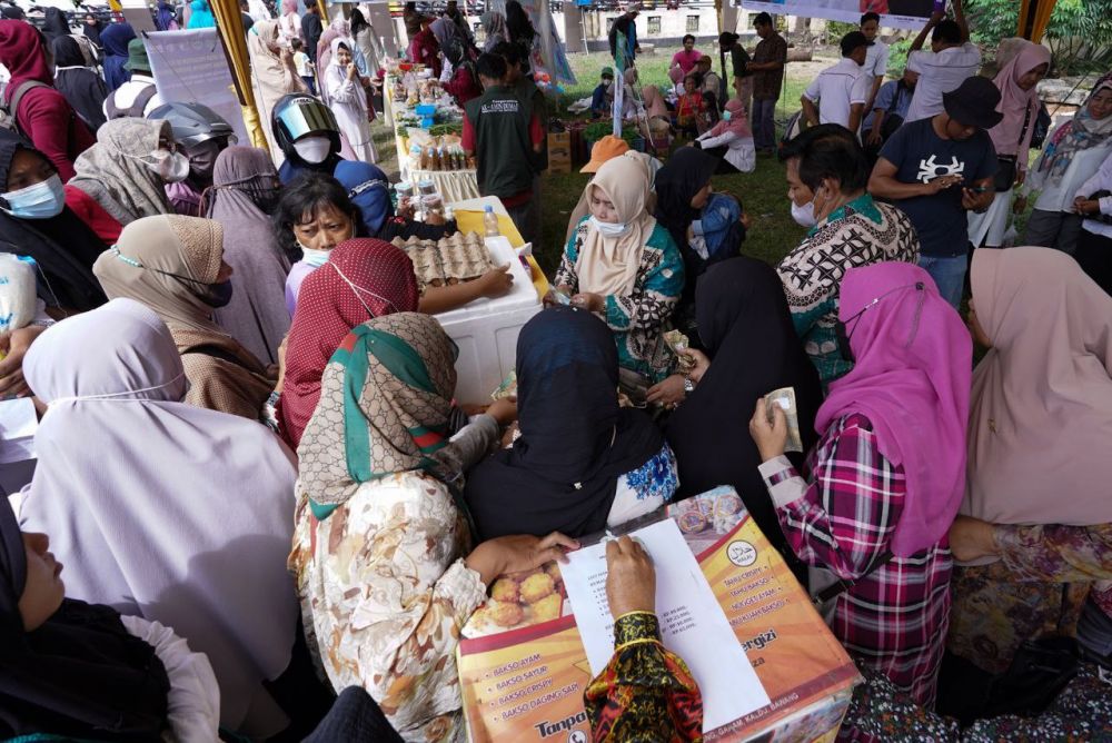 Operasi Pasar Murah Pemprov Riau Diserbu Ribuan Warga Kota Dumai