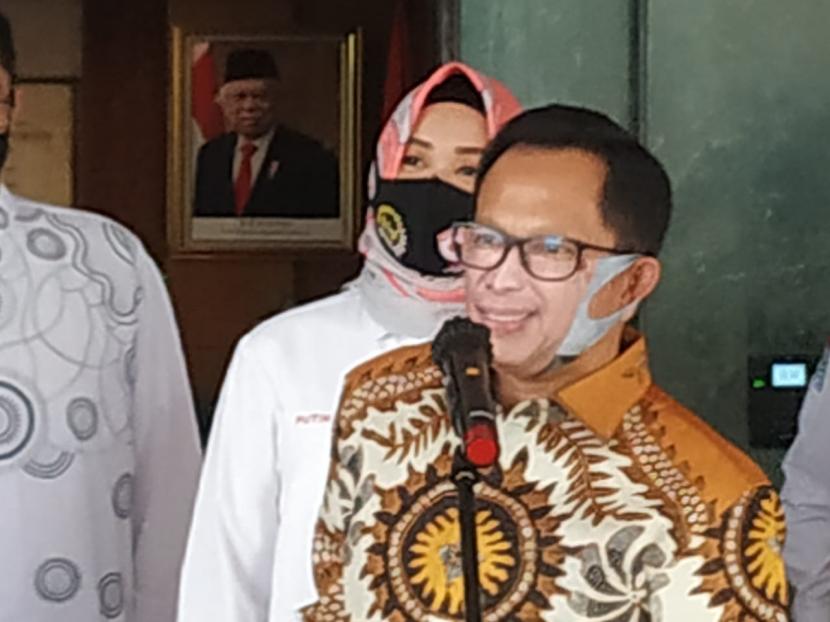 Mendagri Targetkan Partisipasi Pemilih di Atas 50 Persen Mendagri Targetkan Partisipasi Pemilih di Atas 50 Perseni