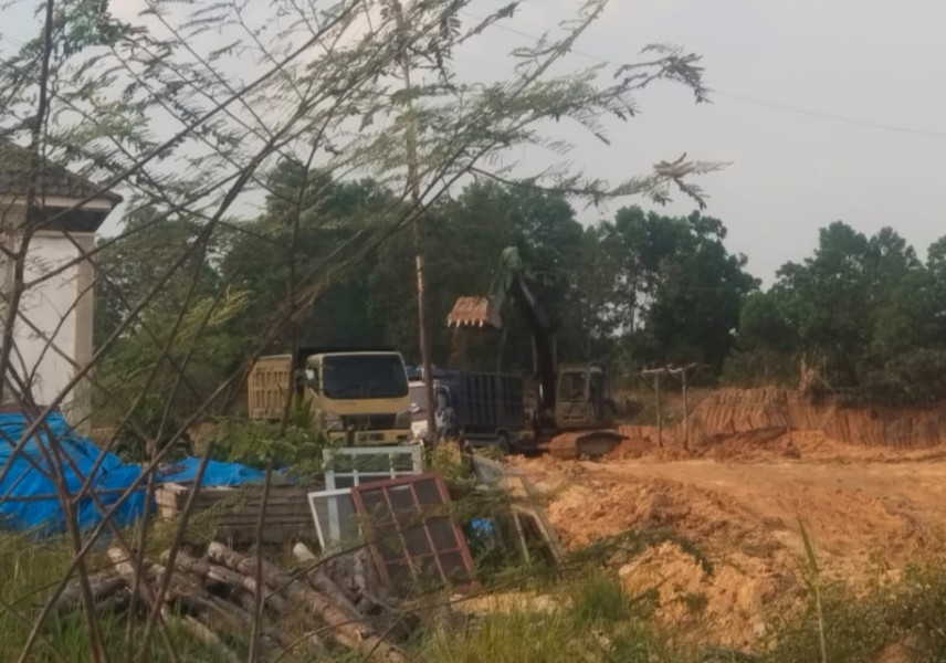 Galian C Simpang Kualo Kerinci Diduga Ilegal, Aparat Polres Pelalawan Diminta Ambil Tindakan Galian C Simpang Kualo Kerinci Diduga Ilegal, Aparat Polres Pelalawan Diminta Ambil Tindakani