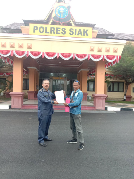 Ketua DPD SPI Siak Dewa Napitupulu Didampingi Kaperwil Riau MEDIA GSI Laporkan Biro PLN Ke Polres Siak Lakukan Pengancaman Pembunuhan Ketua DPD SPI Siak Dewa Napitupulu Didampingi Kaperwil Riau MEDIA GSI Laporkan Biro PLN Ke Polres Siak Lakukan Pengancaman Pembunuhani