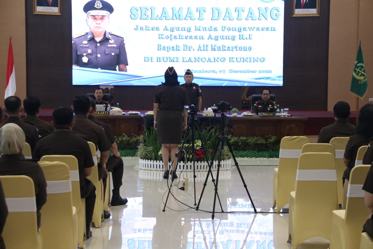 PENGARAHAN JAKSA AGUNG MUDA BIDANG PENGAWASAN KEJAKSAAN AGUNG RI DALAM RANGKA INSPEKSI PIMPINAN DI K PENGARAHAN JAKSA AGUNG MUDA BIDANG PENGAWASAN KEJAKSAAN AGUNG RI DALAM RANGKA INSPEKSI PIMPINAN DI Ki
