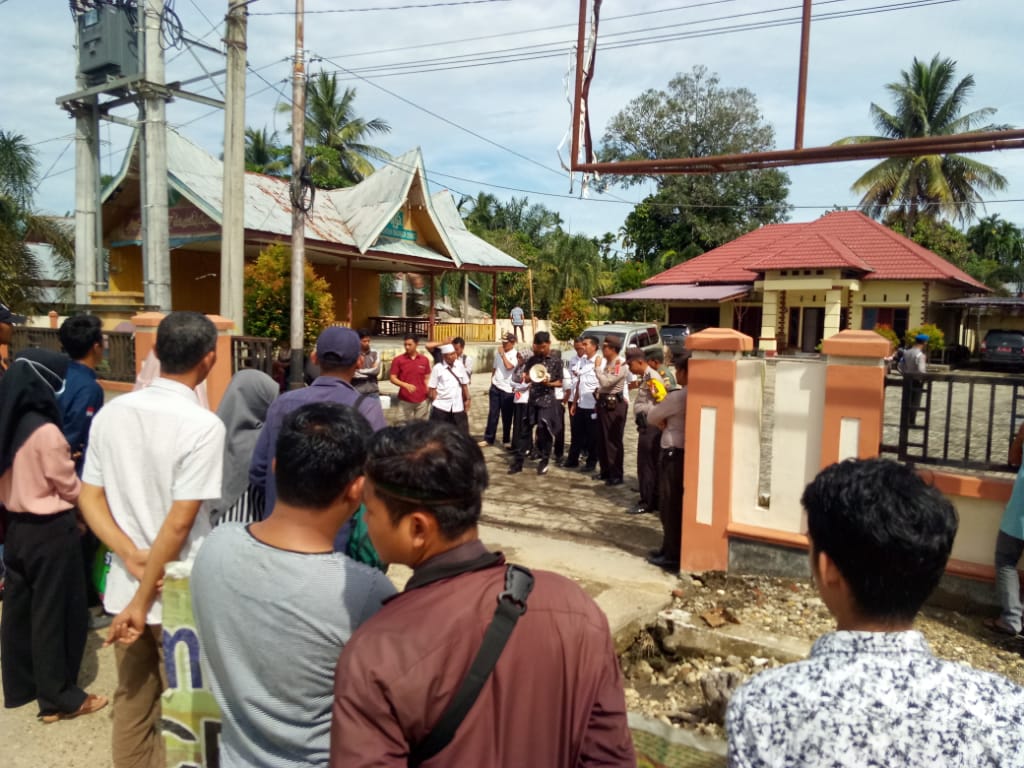 Aliansi Mahasiswa Cerenti Menuntut Cabut Izin PT WJT Aliansi Mahasiswa Cerenti Menuntut Cabut Izin PT WJTi