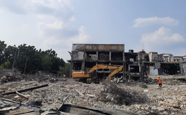 Pembongkaran Gedung MPP Hampir 100 Persen Rata dengan Tanah Pembongkaran Gedung MPP Hampir 100 Persen Rata dengan Tanahi