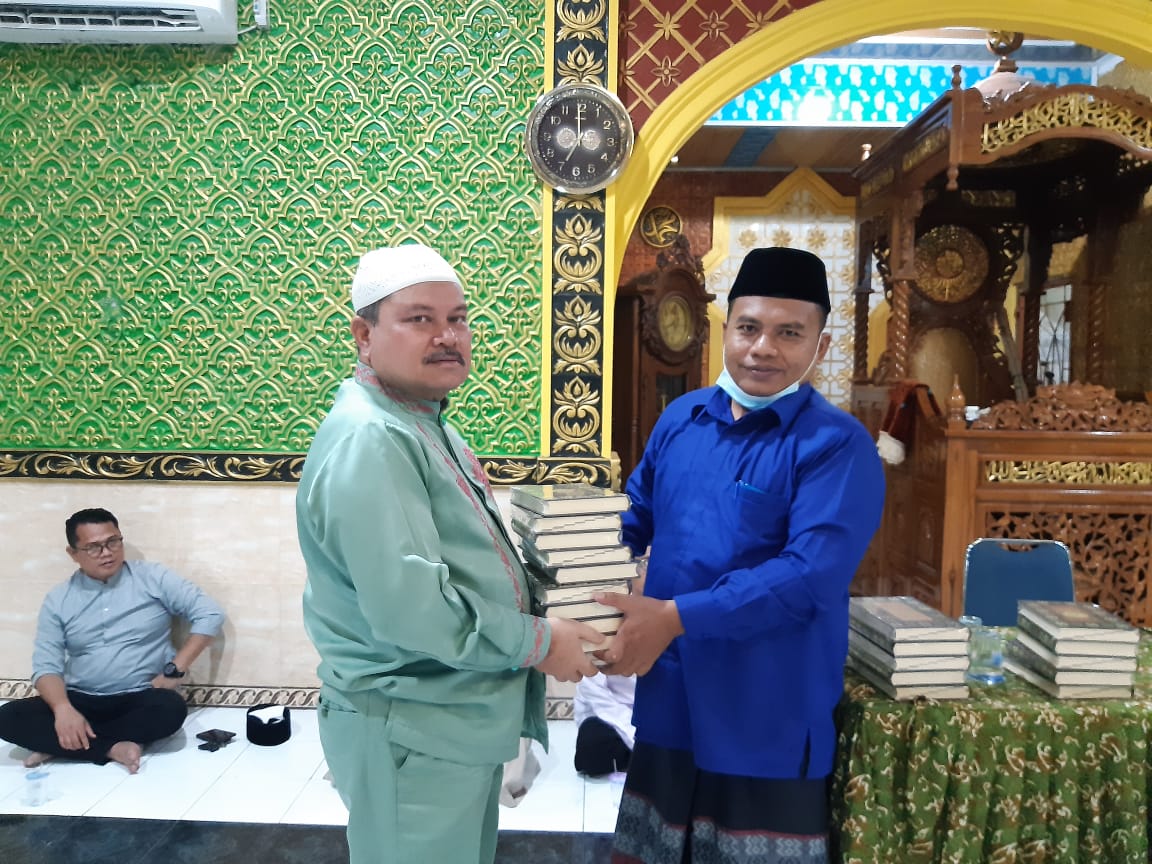 Safari Ramadhan Ketua KNPI Kampar Abu Nazar Bagikan Al-Qur'an di Siak Hulu Kampar Safari Ramadhan Ketua KNPI Kampar Abu Nazar Bagikan Al-Qur'an di Siak Hulu Kampari