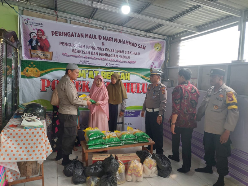 Jumat Berkah di Rumah Tahfidz ZQ, Polsek Siak Hulu Salurkan Bansos dan Serukan Pilkada Damai Jumat Berkah di Rumah Tahfidz ZQ, Polsek Siak Hulu Salurkan Bansos dan Serukan Pilkada Damaii