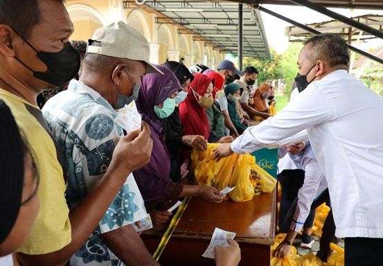PTPN V Distribusikan 12 Ton Minyak Goreng dan Gula Murah PTPN V Distribusikan 12 Ton Minyak Goreng dan Gula Murahi