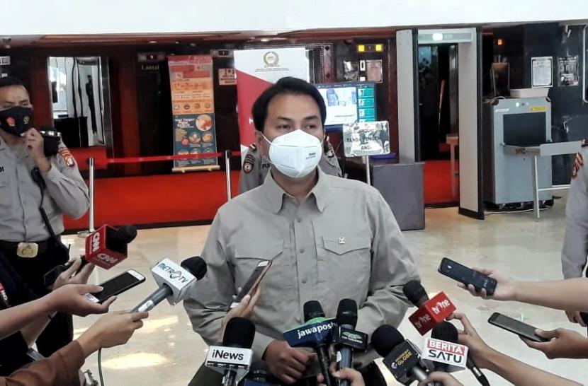 DPR Minta Pemerintah Pusat-Daerah Serius Terapkan PPKM DPR Minta Pemerintah Pusat-Daerah Serius Terapkan PPKMi