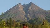 Merapi Muntahkan Lava Pijar 28 Kali pada Kamis Pagi Merapi Muntahkan Lava Pijar 28 Kali pada Kamis Pagii
