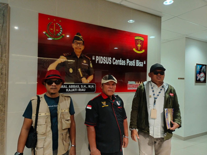 Larshen Yunus : Proyek Reboisasi oleh Kementerian Lingkungan Hidup dan Kehutanan (KLHK) di Kuansing harus menjadi Atensi para Penyidik. Larshen Yunus : Proyek Reboisasi oleh Kementerian Lingkungan Hidup dan Kehutanan (KLHK) di Kuansing harus menjadi Atensi para Penyidik.i