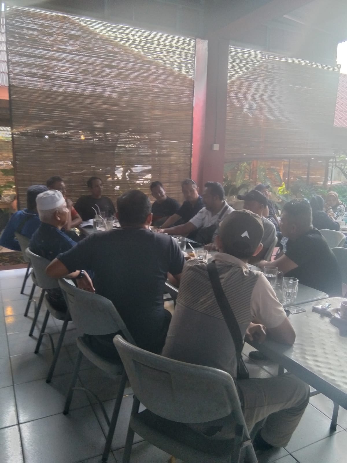 Para Pemilik aquary galian c ilegal di Kecamatan Tambang Kabupaten Kampar. Bagaikan Nyanyian Kau Yang Berjanji Kau Yang Mengingkari, kepada Media Para Pemilik aquary galian c ilegal di Kecamatan Tambang Kabupaten Kampar. Bagaikan Nyanyian Kau Yang Berjanji Kau Yang Mengingkari, kepada Mediai