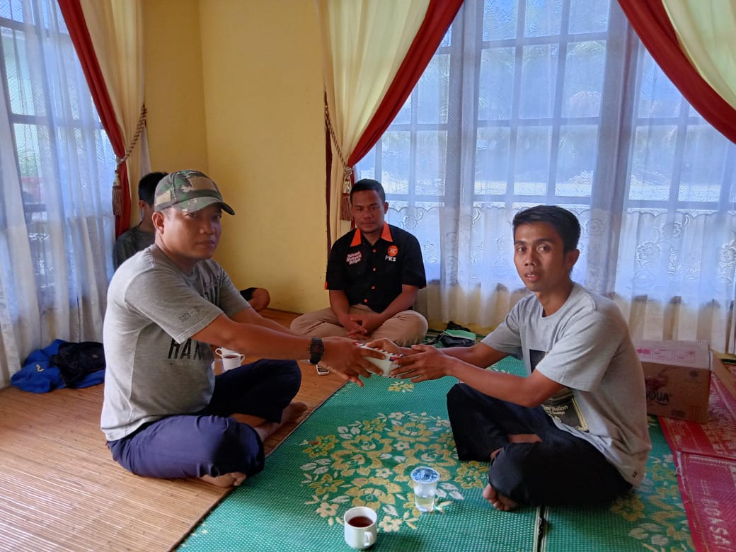 DPC Partai PKS Siak Hulu Sambangi Korban Rumah Kebakaran di Desa Pangkalan Baru DPC Partai PKS Siak Hulu Sambangi Korban Rumah Kebakaran di Desa Pangkalan Barui