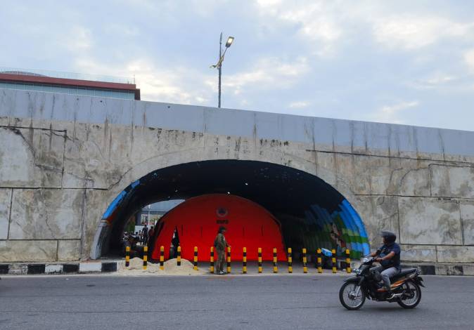 Periksa Dugaan Kerugian Negara, Tim KPK Dirikan Tenda di Flyover SKA Pekanbaru Periksa Dugaan Kerugian Negara, Tim KPK Dirikan Tenda di Flyover SKA Pekanbarui