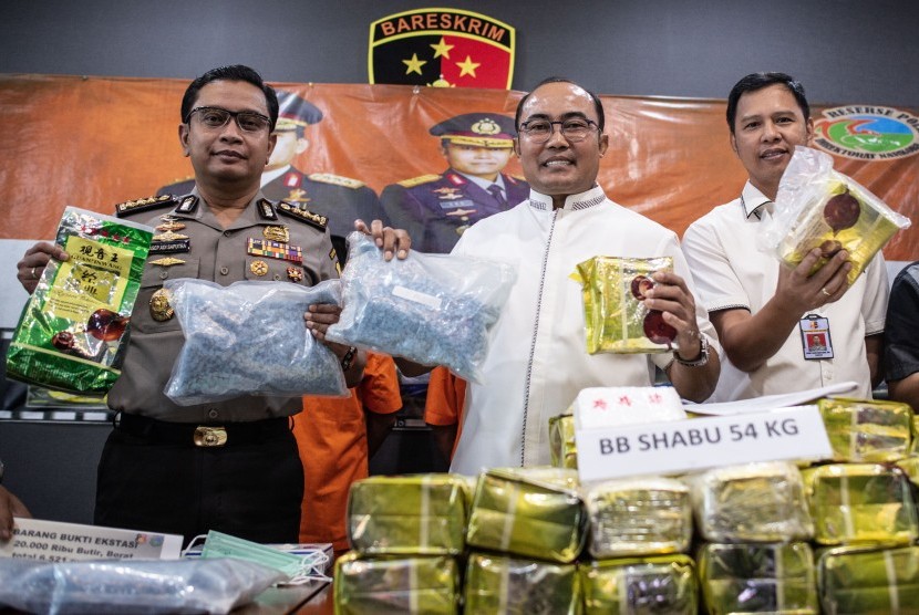 Polisi Tembak Mati Anggota Sindikat Narkoba Internasional Polisi Tembak Mati Anggota Sindikat Narkoba Internasionali