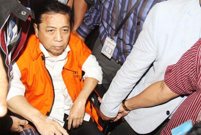 Wajah Pucat Hiasi Kedatangan Setya Novanto di Gedung KPKi