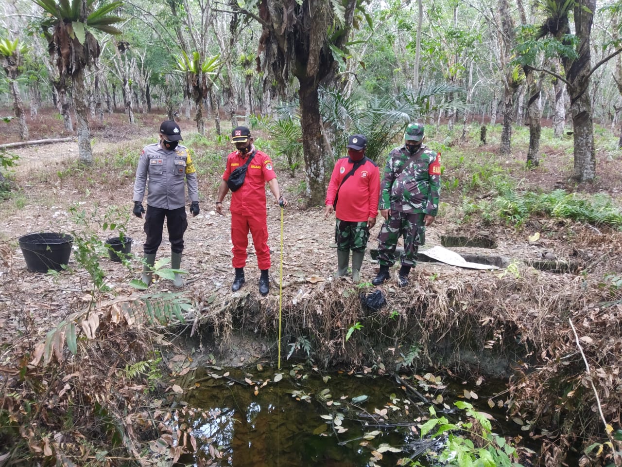 Babinsa Koramil 06/SH Lakukan Patroli Dan Sosialisasi Bersama Tim Di Daerah Rawan Karhutla Babinsa Koramil 06/SH Lakukan Patroli Dan Sosialisasi Bersama Tim Di Daerah Rawan Karhutlai