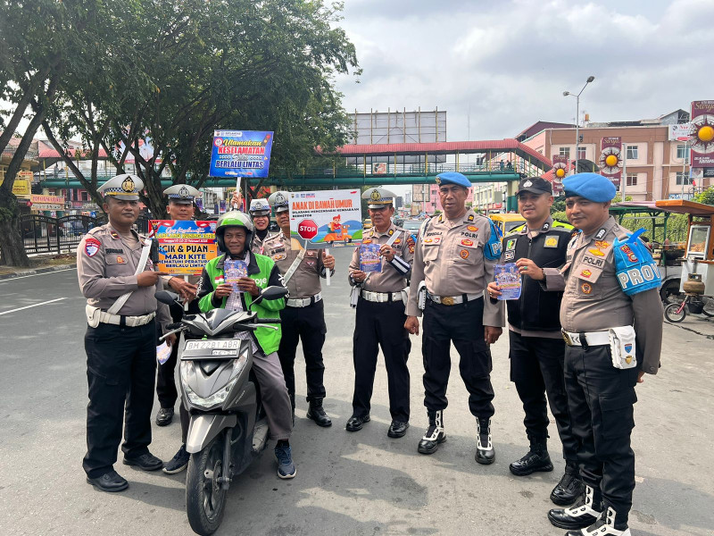Hari Kedua Operasi Keselamatan Lancang Kuning 2025, Dirlantas Polda Riau Intensifkan Edukasi ke Pengendara Hari Kedua Operasi Keselamatan Lancang Kuning 2025, Dirlantas Polda Riau Intensifkan Edukasi ke Pengendarai