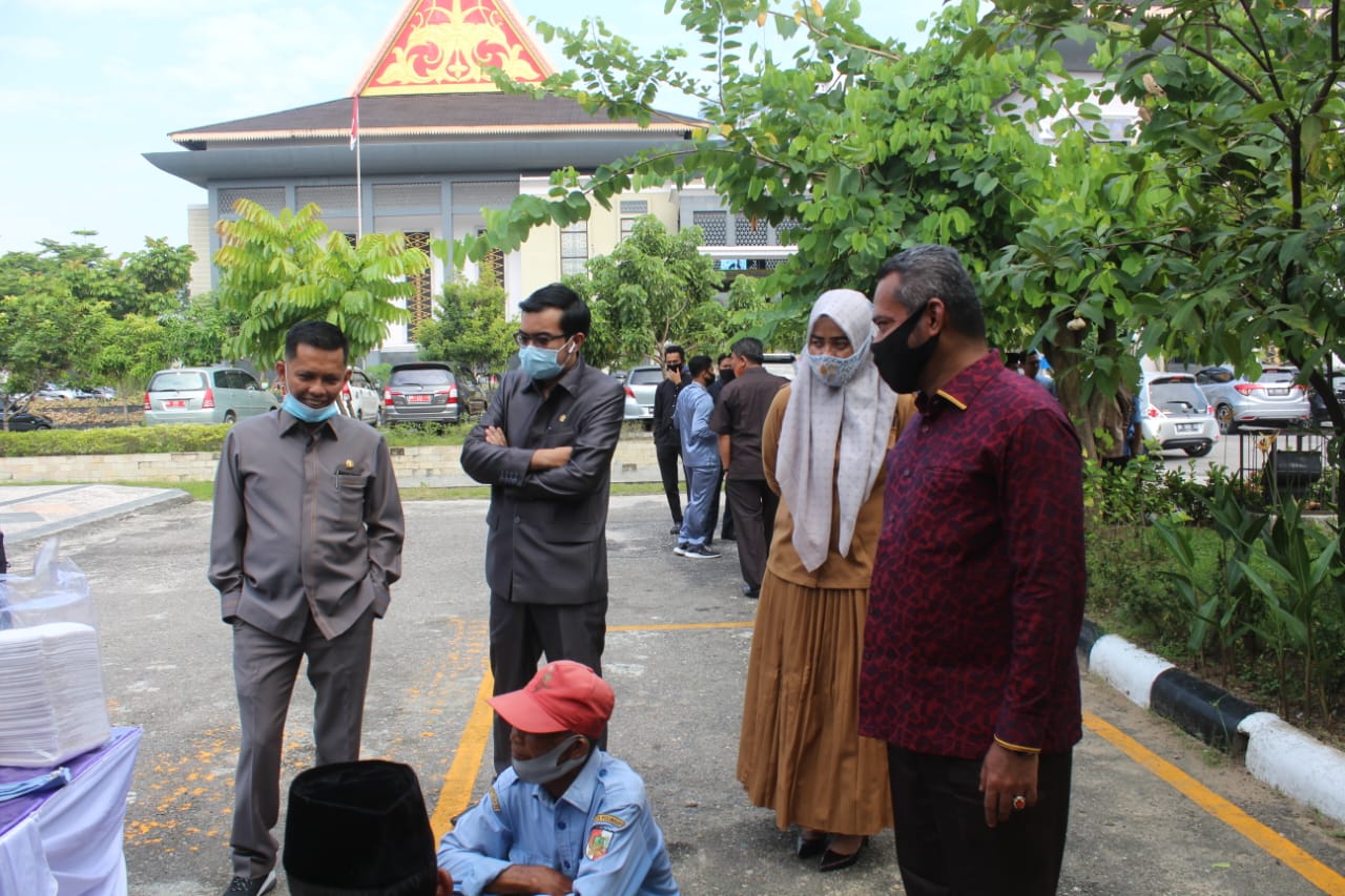 DPRD Pekanbaru Potong 5 Hewan Kurban DPRD Pekanbaru Potong 5 Hewan Kurbani