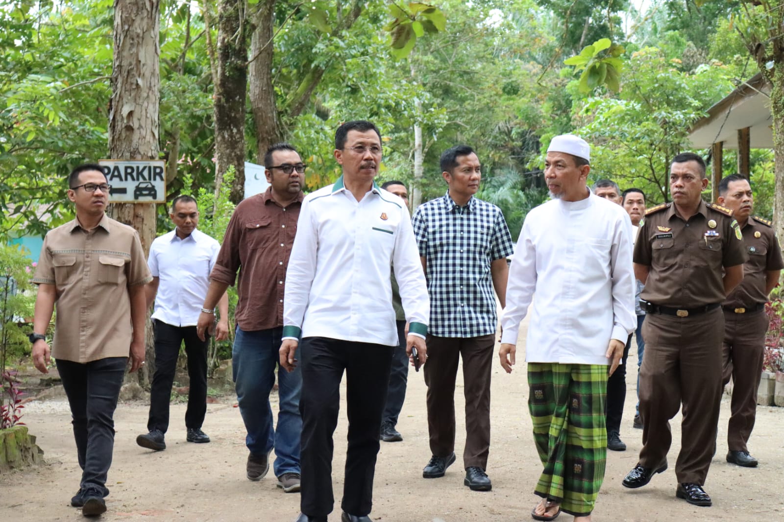 Kepala Kejaksaan Tinggi Riau Lakukan Kunjungan Silaturahmi Ke Rumah Tahfidzh Ma'had Tafaqquh Kepala Kejaksaan Tinggi Riau Lakukan Kunjungan Silaturahmi Ke Rumah Tahfidzh Ma'had Tafaqquhi