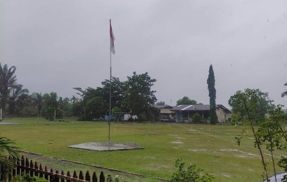 Tragedi di Muara Mahat Baru: Ketika Sekolah Negeri Menolak Anak Miskin Tragedi di Muara Mahat Baru: Ketika Sekolah Negeri Menolak Anak Miskini