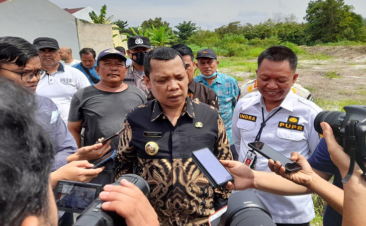 Pj Wali Kota Pekanbaru Beri Waktu 3 Bulan ke Operator Sampah, Gagal Silahkan Angkat Kaki Pj Wali Kota Pekanbaru Beri Waktu 3 Bulan ke Operator Sampah, Gagal Silahkan Angkat Kakii