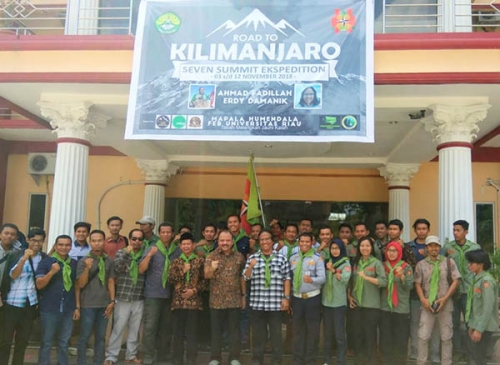 Mapala Humendala UNRI akan Taklukan Puncak Kilimanjaro di Afrika Mapala Humendala UNRI akan Taklukan Puncak Kilimanjaro di Afrikai