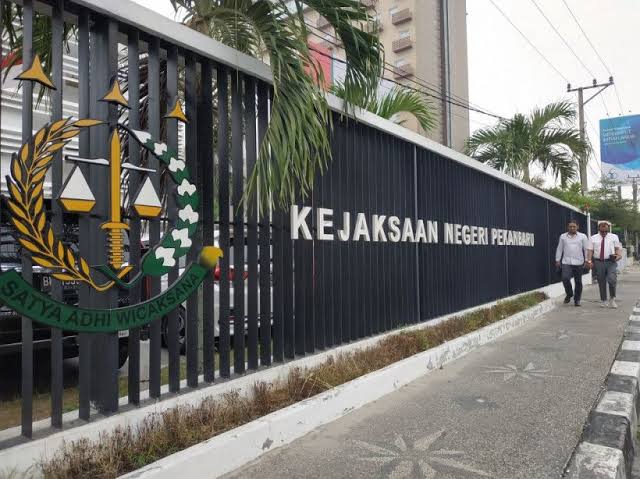 Kejari Pekanbaru Terima SPDP Dugaan Pencabulan oleh Oknum Lurah Kejari Pekanbaru Terima SPDP Dugaan Pencabulan oleh Oknum Lurahi