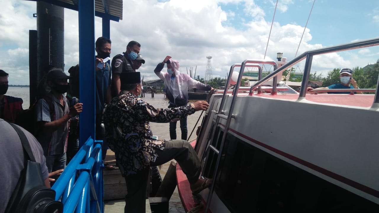 Ketika Purnawirawan Polisi Protes Petugas di Pelabuhan Selatpanjang Ketika Purnawirawan Polisi Protes Petugas di Pelabuhan Selatpanjangi