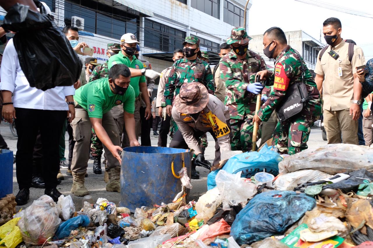 Polda Riau Periksa 13 Saksi Terkait Sampah di Pekanbaru