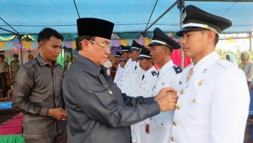 Pelantikan Kades di Pulau Burung, Wardan: Pemimpin Layaknya Akuarium Pelantikan Kades di Pulau Burung, Wardan: Pemimpin Layaknya Akuariumi