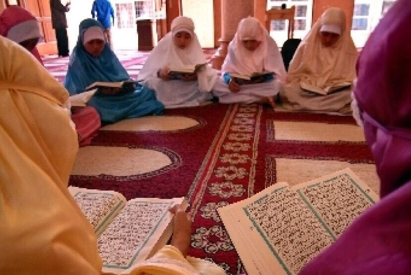 483 Penghafal Alquran Terima Beasiswa Pemprov Riau 483 Penghafal Alquran Terima Beasiswa Pemprov Riaui