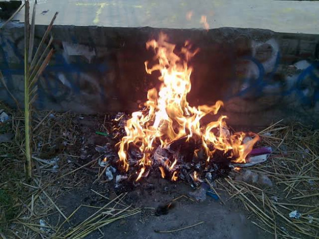 Warga Kota Pekanbaru Jangan Bakar Sampah! Bisa Didenda hingga Rp1,5 Juta Warga Kota Pekanbaru Jangan Bakar Sampah! Bisa Didenda hingga Rp1,5 Jutai