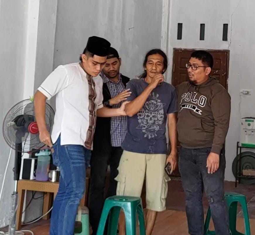 Tim Tabur Kejaksaan Agung Berhasil Mengamankan Terdakwa Drs. ZULKIFAR Tim Tabur Kejaksaan Agung Berhasil Mengamankan Terdakwa Drs. ZULKIFARi