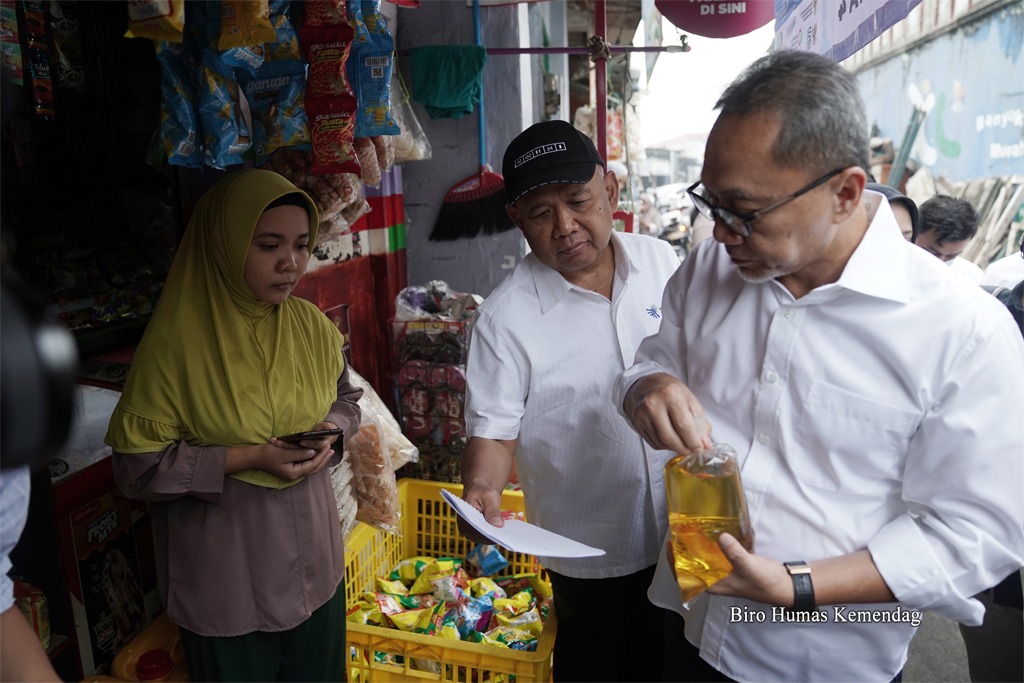 Mendag Pastikan Migor Curah Dijual Rp14.000 per Liter di Warung Gurih dan Warung Pangani