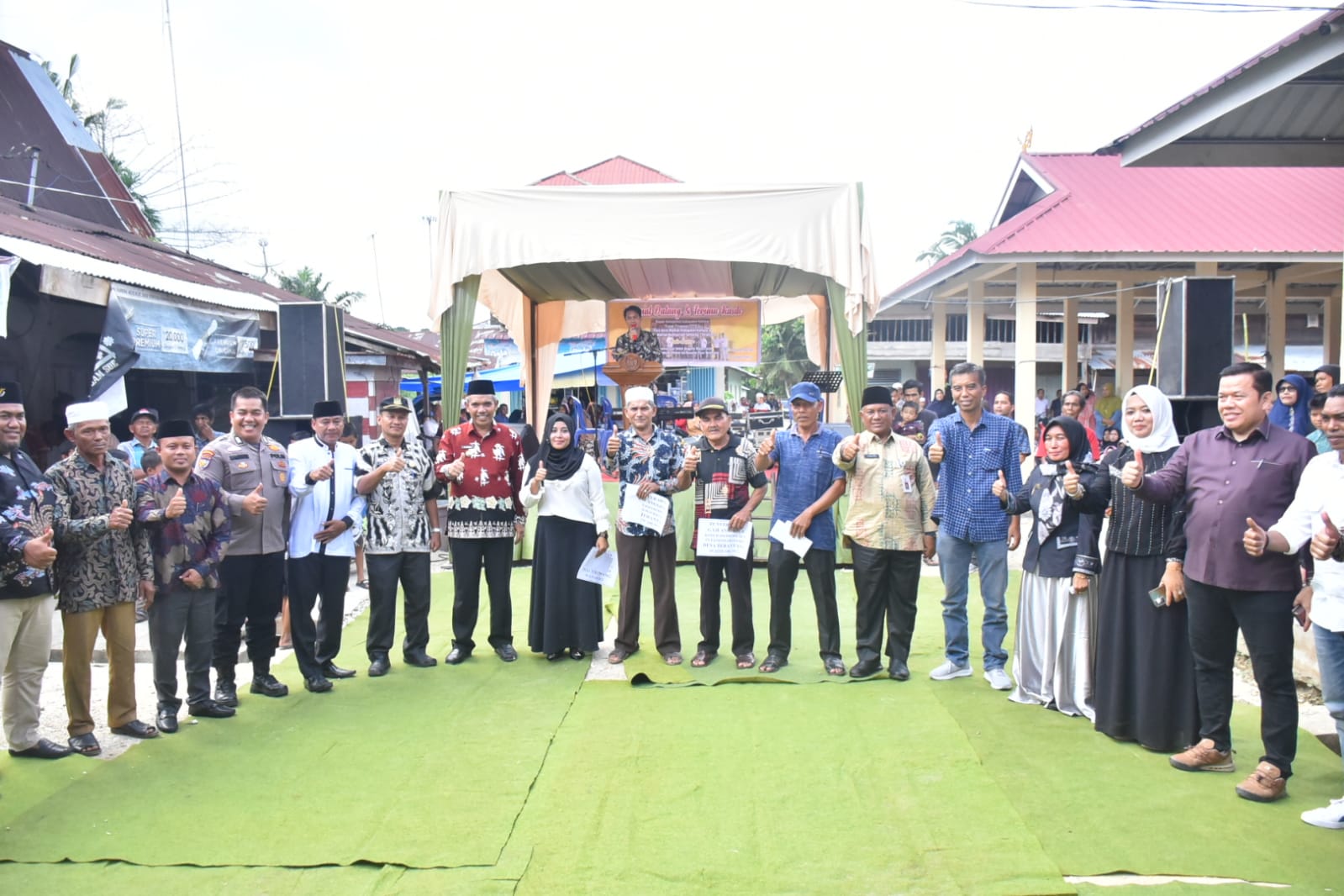 Setelah 20 Tahun Bertikai Akhirnya Kamsol Serahkan SHU KKPA lahan Sawit Terantang. Setelah 20 Tahun Bertikai Akhirnya Kamsol Serahkan SHU KKPA lahan Sawit Terantang.i