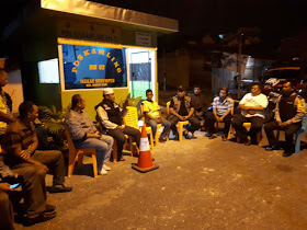 Wujudkan Forum Dialogis Bersama Masyarakat, Polresta Pekanbaru Lakukan Giat Opor Sahur Wujudkan Forum Dialogis Bersama Masyarakat, Polresta Pekanbaru Lakukan Giat Opor Sahuri