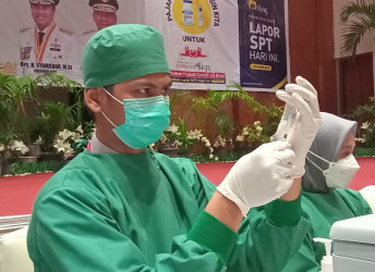 2,3 Juta Dosis Vaksin Covid-19 Sudah Didistribusikan di Riau 2,3 Juta Dosis Vaksin Covid-19 Sudah Didistribusikan di Riaui