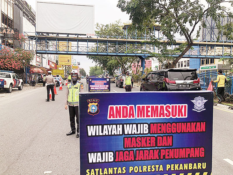 PSBB ,Pakai Masker dan Jaga Jarak Penumpang PSBB ,Pakai Masker dan Jaga Jarak Penumpangi