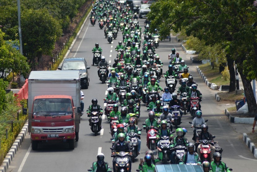 Luhut Ungkap Alasan Masih Perbolehkan Ojol Angkut Penumpang
